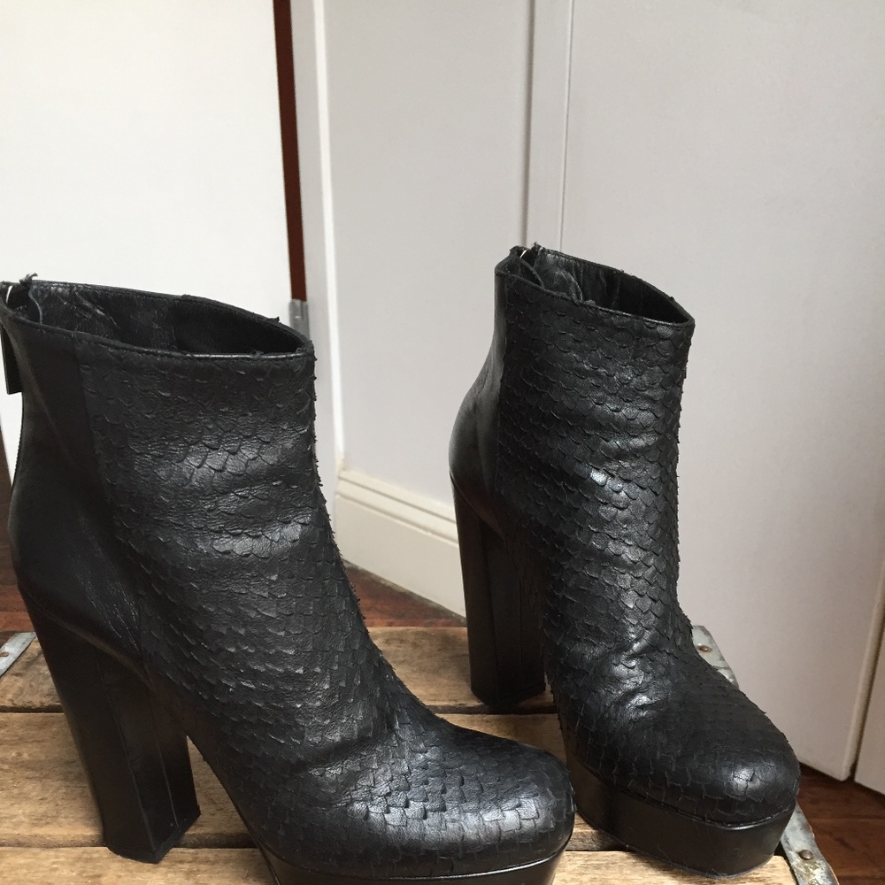 STEVE by Steve Madden boots